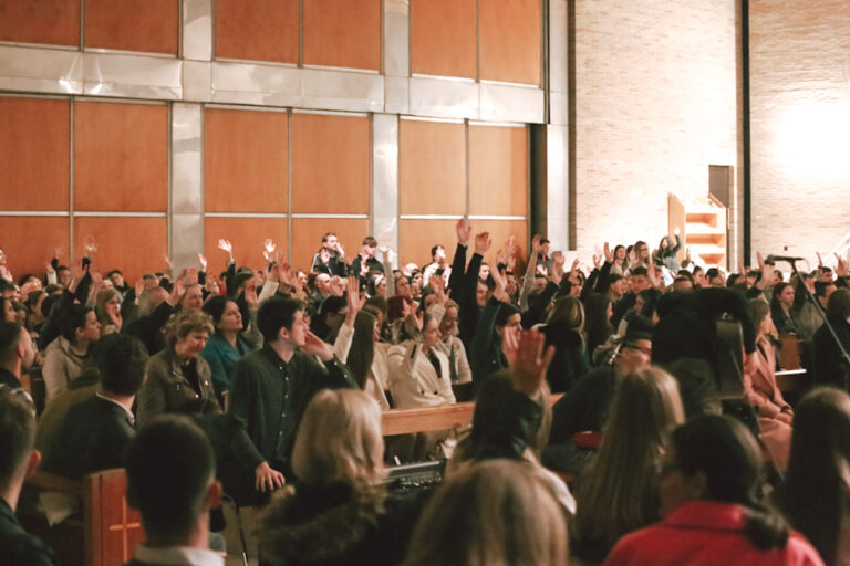 otvoreni susret; božja pobjeda; molitva u jezicima; dar; karizmatici.