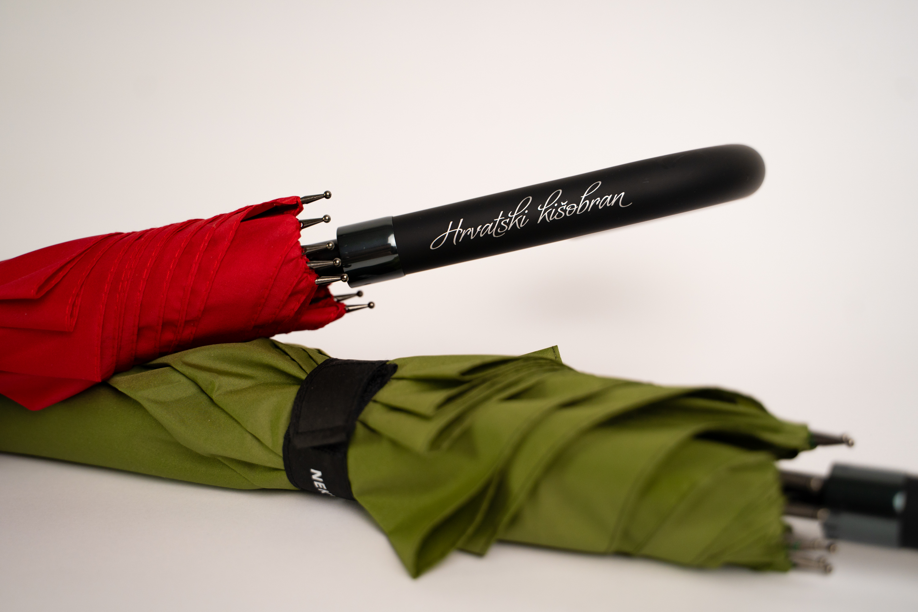 Veliki kišobran - NEK PADA