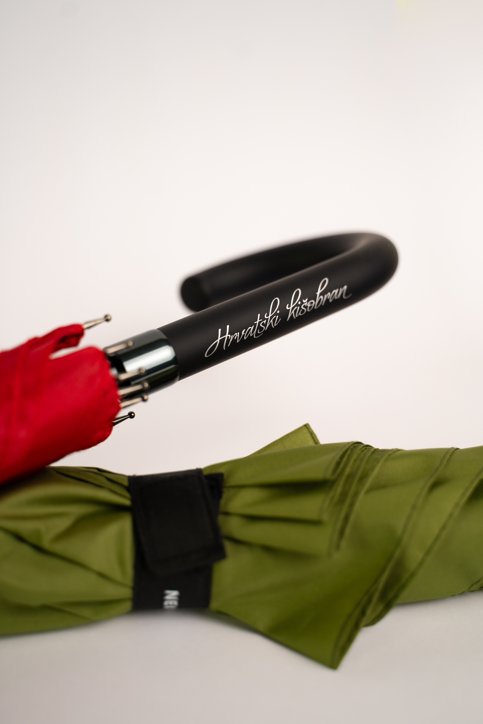 Veliki kišobran - NEK PADA