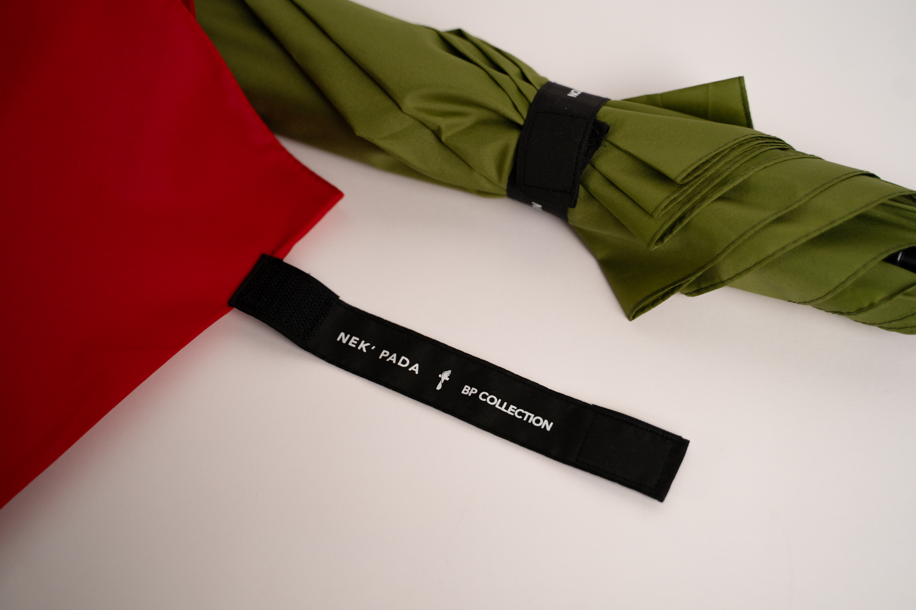 Veliki kišobran - NEK PADA